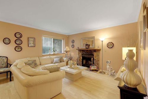 9145 122b St, Surrey, BC, V3V7M6 | Card Image