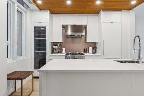 202-6691 Nelson Ave, West Vancouver, BC, V7W2B2 | Card Image