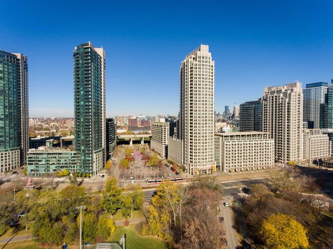 810 - 35 Bastion St, Condo with 2 bedrooms, 2 bathrooms and 2 parking in Toronto ON | Image 24