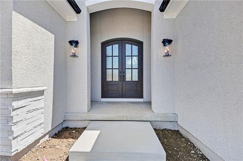 22141 W 94th Ter, Lenexa, KS, 66220-4100 | Card Image