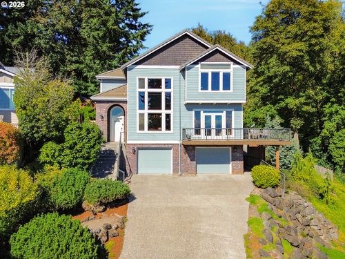 13335 Se Woodland Cir, Happy Valley, OR, 97086-8348 | Card Image