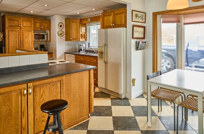 11056 Loyalist Pky, House other with 3 bedrooms, 2 bathrooms and 7 parking in Bath ON | Image 9