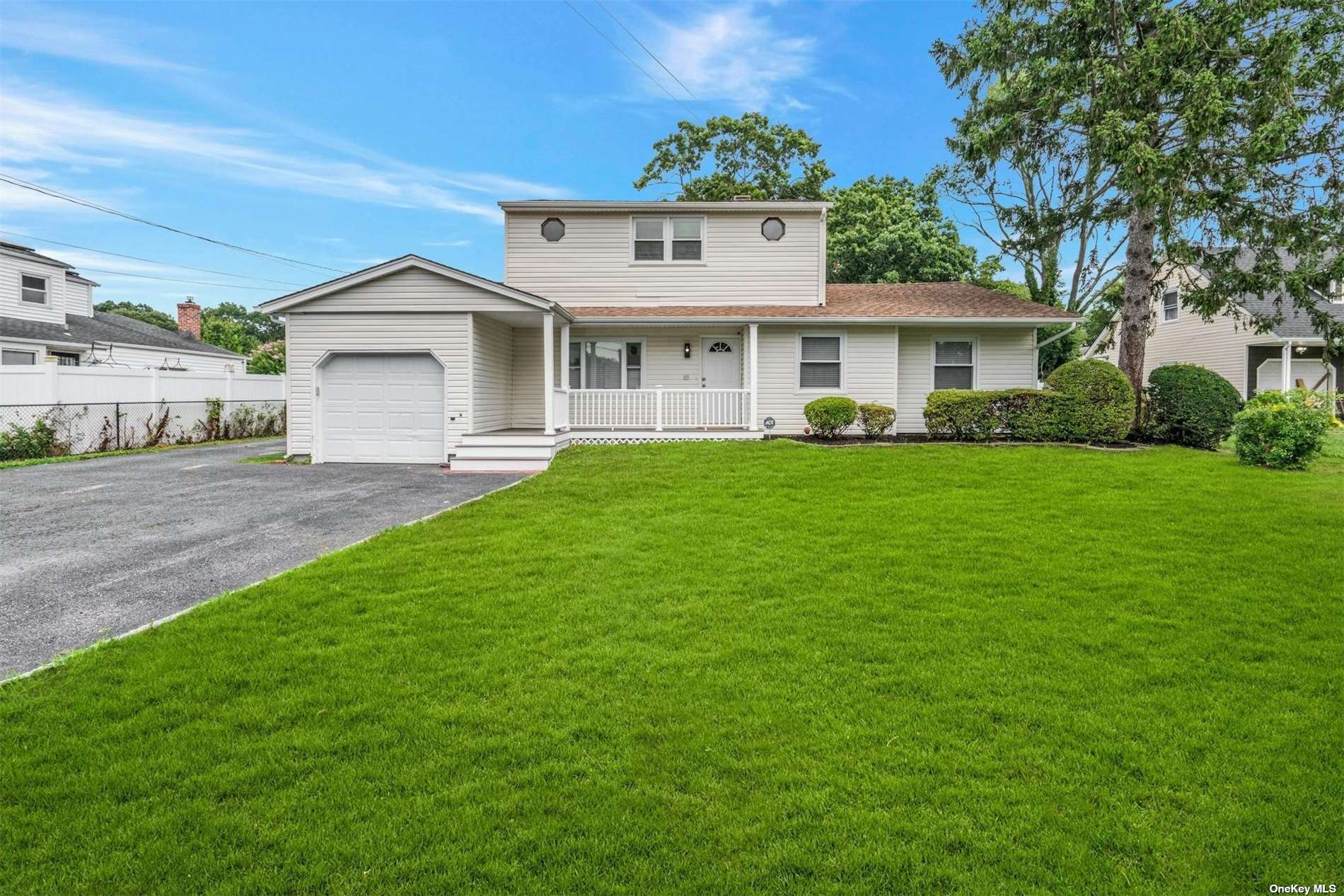 Ealing Ct, Brentwood, NY 11717