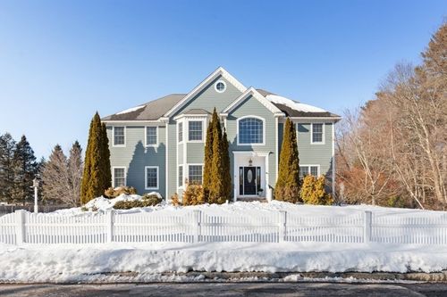 18 Symonds Way, Reading, MA, 01867-1860 | Card Image