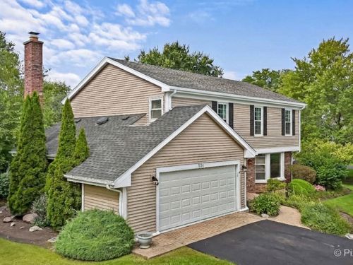 556 Westminster Pl, Mundelein, IL, 60060-3360 | Card Image