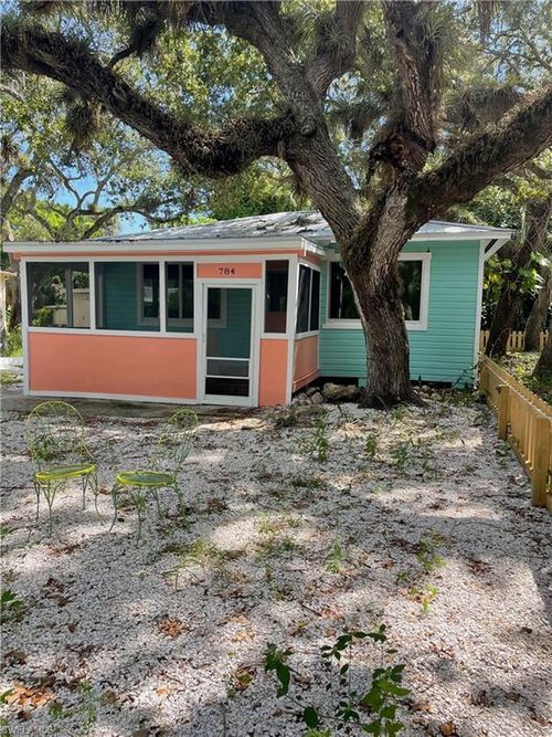 784 Oak St, Fort Myers Beach, FL, 33931-2903 | Card Image