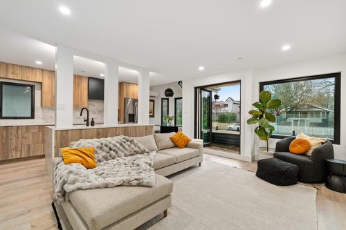 3232 W 5th Ave, Vancouver, BC, V6K1V4 | Card Image