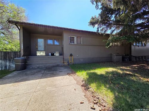 e-135-145 3rd St E, Fox Valley, SK, S0N0B3 | Card Image