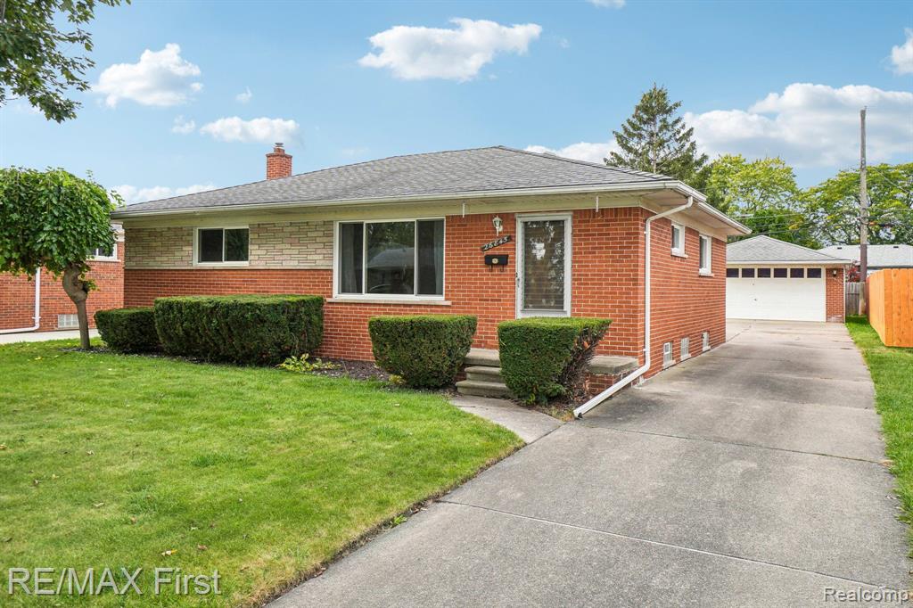 Kelsey Dr, Warren, MI 48091