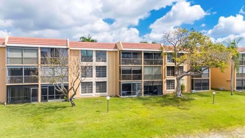 102-5802 Coral Lake Dr, Margate, FL, 33063 | Card Image