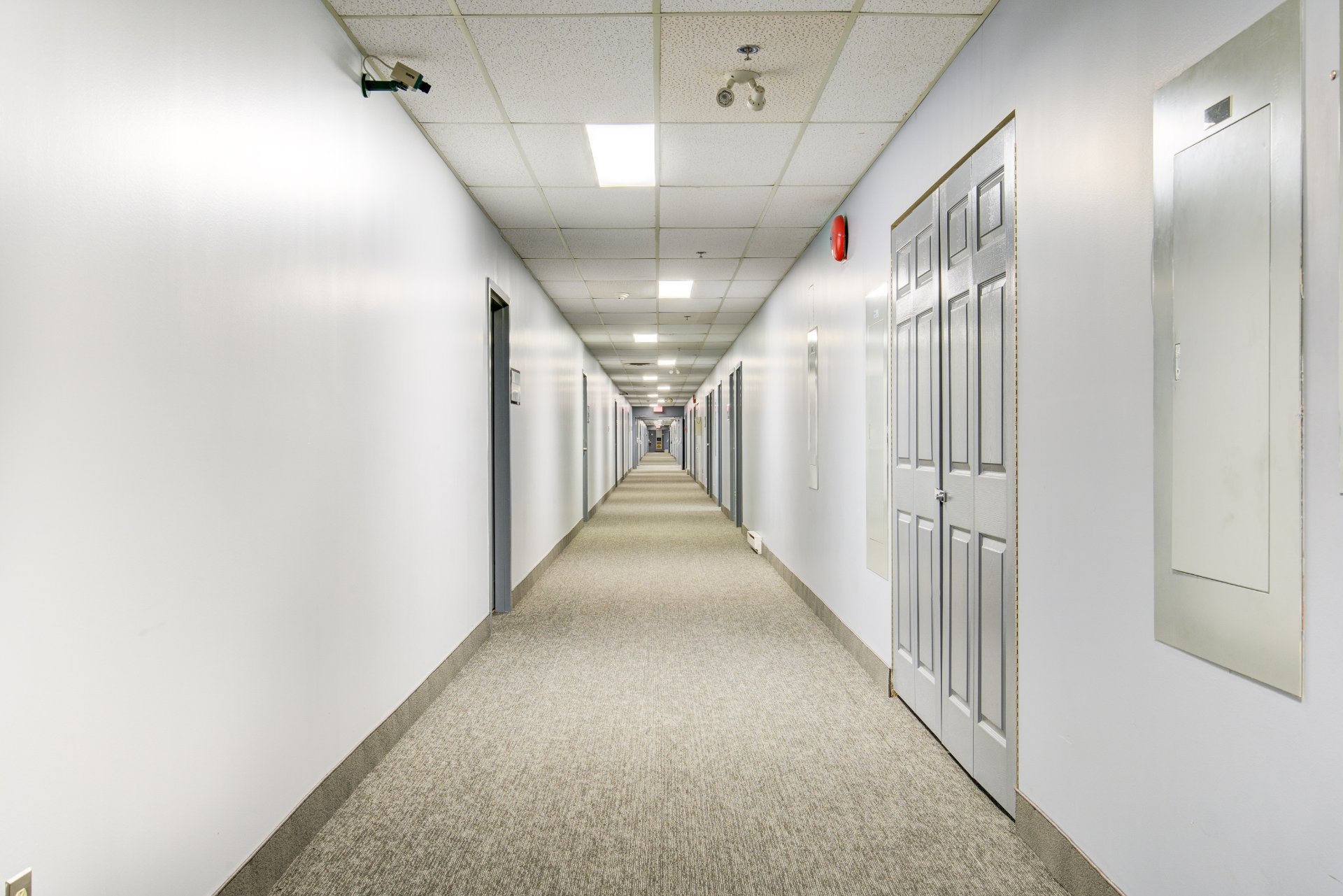 Commercial Lease in Laval (Chomedey) 3