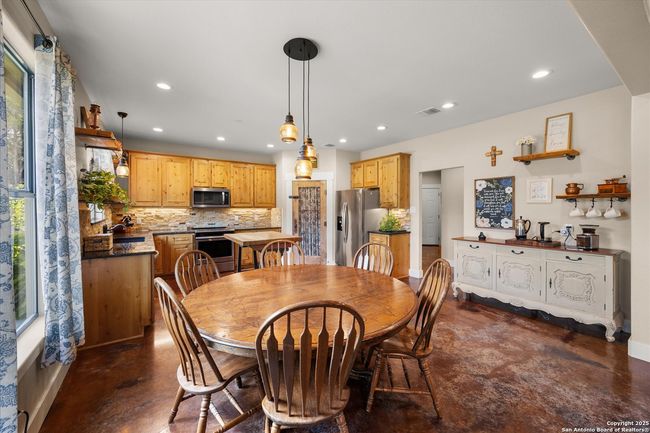 122 Twisting Oak Ct, House other with 4 bedrooms, 3 bathrooms and null parking in Pipe Creek TX | Image 16