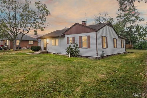 418 Short St, Jerseyville, IL, 62052-1745 | Card Image