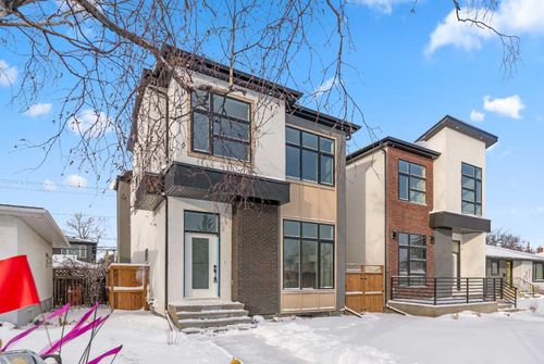 25A Montrose Crescent Ne, Home with 5 bedrooms, 3 bathrooms and 2 parking in Calgary AB | Card Image