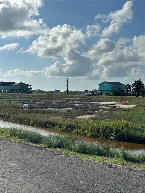 245 Sailfish Dr, Rockport, TX, 78382-2131 | Card Image