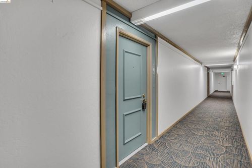 490 N Civic Dr, Walnut Creek, CA, 94596-3372 | Card Image