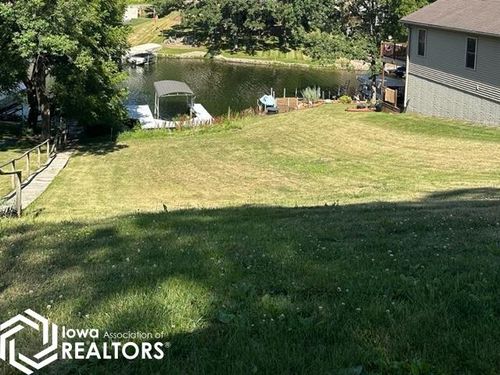 1056 Lakeshore Dr, Brooklyn, IA, 52211-9539 | Card Image