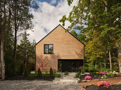 372 Prinyers Cove Cres, Prince Edward, ON, K0K2T0 | Card Image