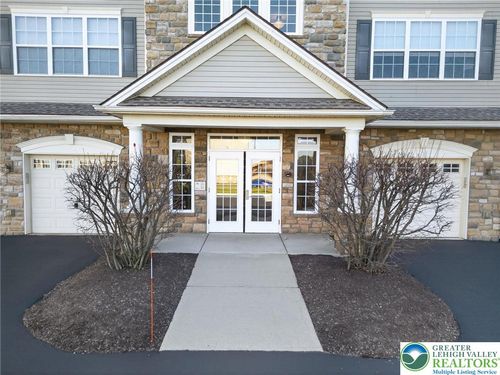 6875 Pioneer Dr, Macungie, PA, 18062-8579 | Card Image