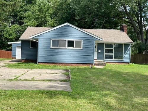 5679 Wilson Mills Rd, Mayfield, OH, 44143-3208 | Card Image