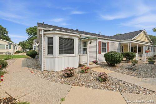 1041 Village Ln, Jenison, MI, 49428-8376 | Card Image
