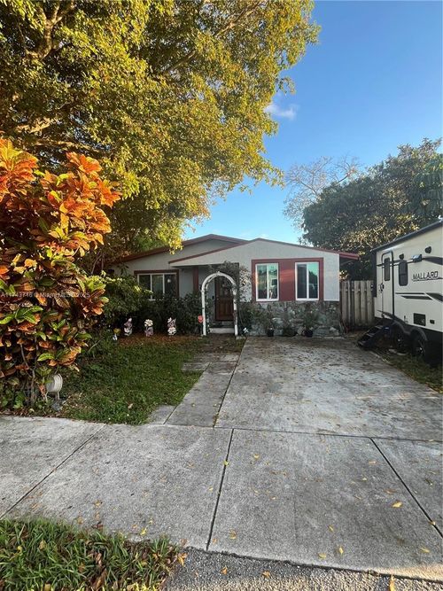 5708 Sw 39th St, West Park, FL, 33023-6122 | Card Image