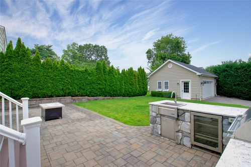 49 George St, Manhasset, NY, 11030-2313 | Card Image
