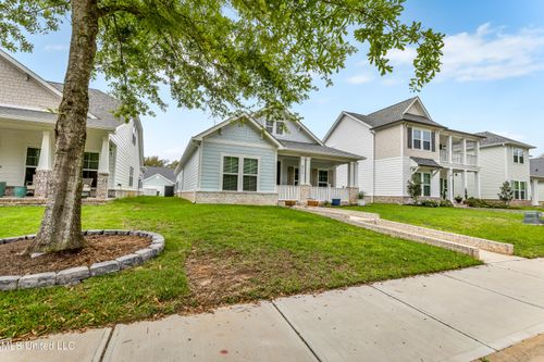 127 Grande View Dr, Biloxi, MS, 39531-4570 | Card Image