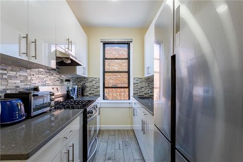 6f-313 Brightwater Ct, Brooklyn, NY, 11235-7261 | Card Image