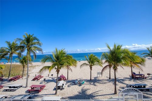 ph-17-111 Briny Ave, Pompano Beach, FL, 33062-5612 | Card Image