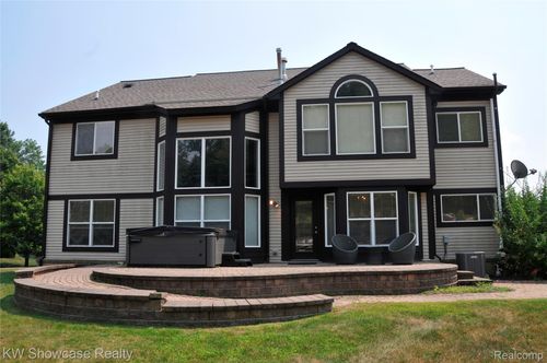 5444 Buell Dr, Commerce Twp, MI, 48382-5110 | Card Image