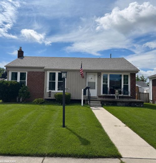 28059 Bohn St, Roseville, MI, 48066-2404 | Card Image
