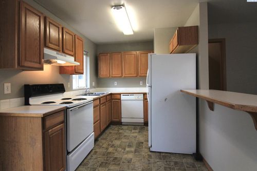825 S Elm Street, Kennewick, WA, 99336 | Card Image