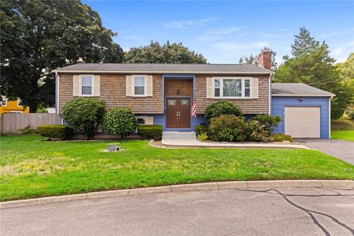67 Winston Ave, Warwick, RI, 02886-7432 | Card Image