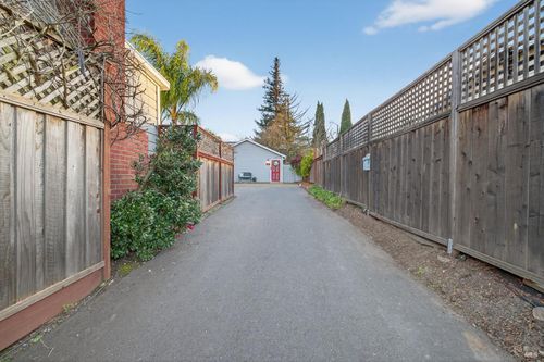 16 7th St, Petaluma, CA, 94952-4038 | Card Image