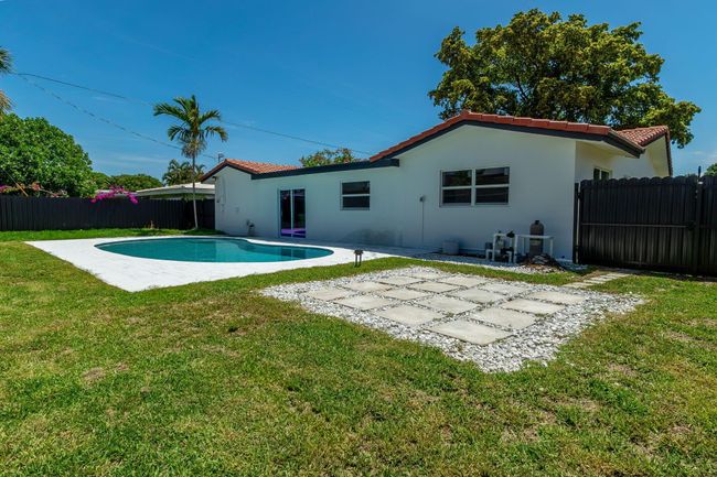 739 Se 11 Th Ave, House other with 3 bedrooms, 2 bathrooms and null parking in Deerfield Beach FL | Image 22