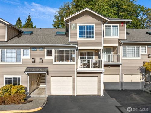 18544 Ne 57th St, Redmond, WA, 98052-6111 | Card Image