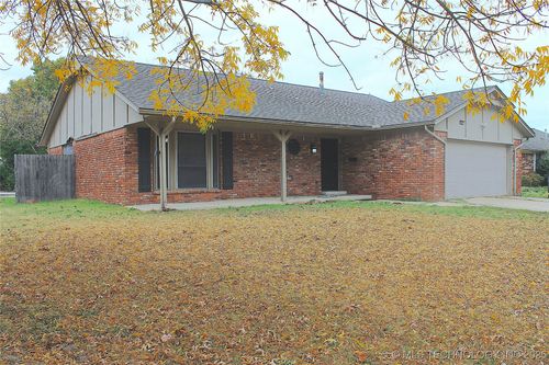 3852 S 98th East Ave, Tulsa, OK, 74146-2423 | Card Image