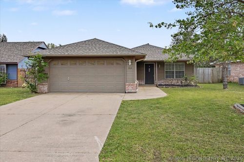 9414 E Magnoliawood Drive, Claremore, OK, 74019 | Card Image