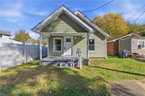 722 Birch Ave, Hampton, VA, 23661-1722 | Card Image
