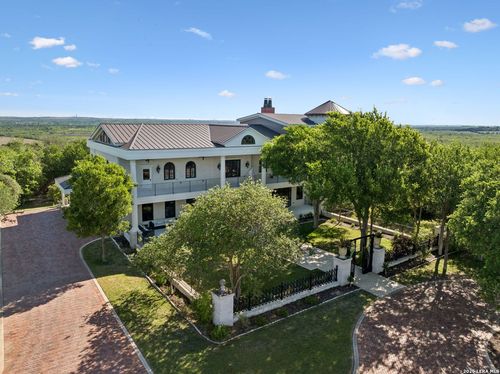 999 Schwarzlose Rd, New Braunfels, TX, 78130-2752 | Card Image