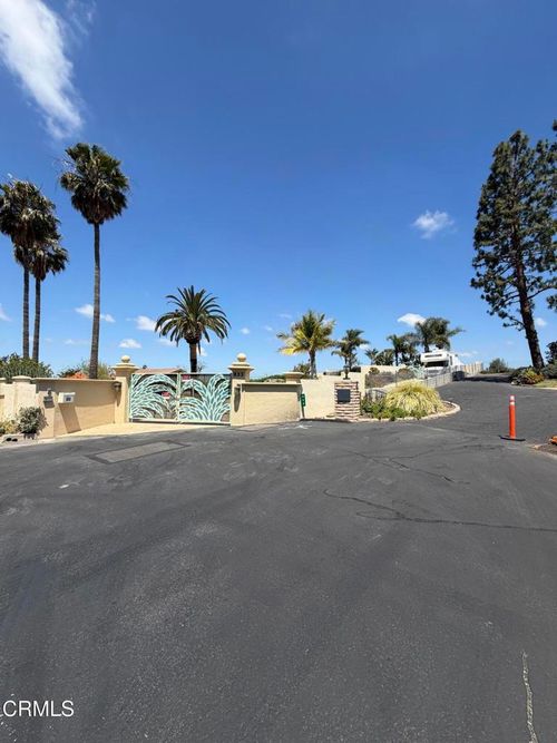 833 W Highland Dr, Camarillo, CA, 93010 | Card Image