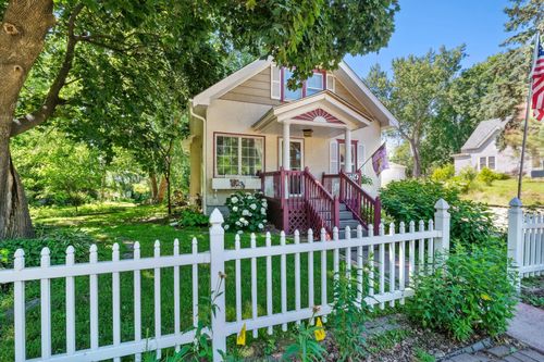 2714 17th Ave E, North Saint Paul, MN, 55109-1819 | Card Image