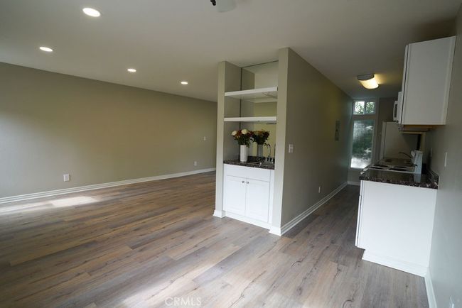 APT-10 - 320 12 Th St, Condo with 2 bedrooms, 1 bathrooms and null parking in Seal Beach CA | Image 6
