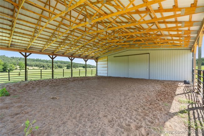 Covered riding area | Image 29