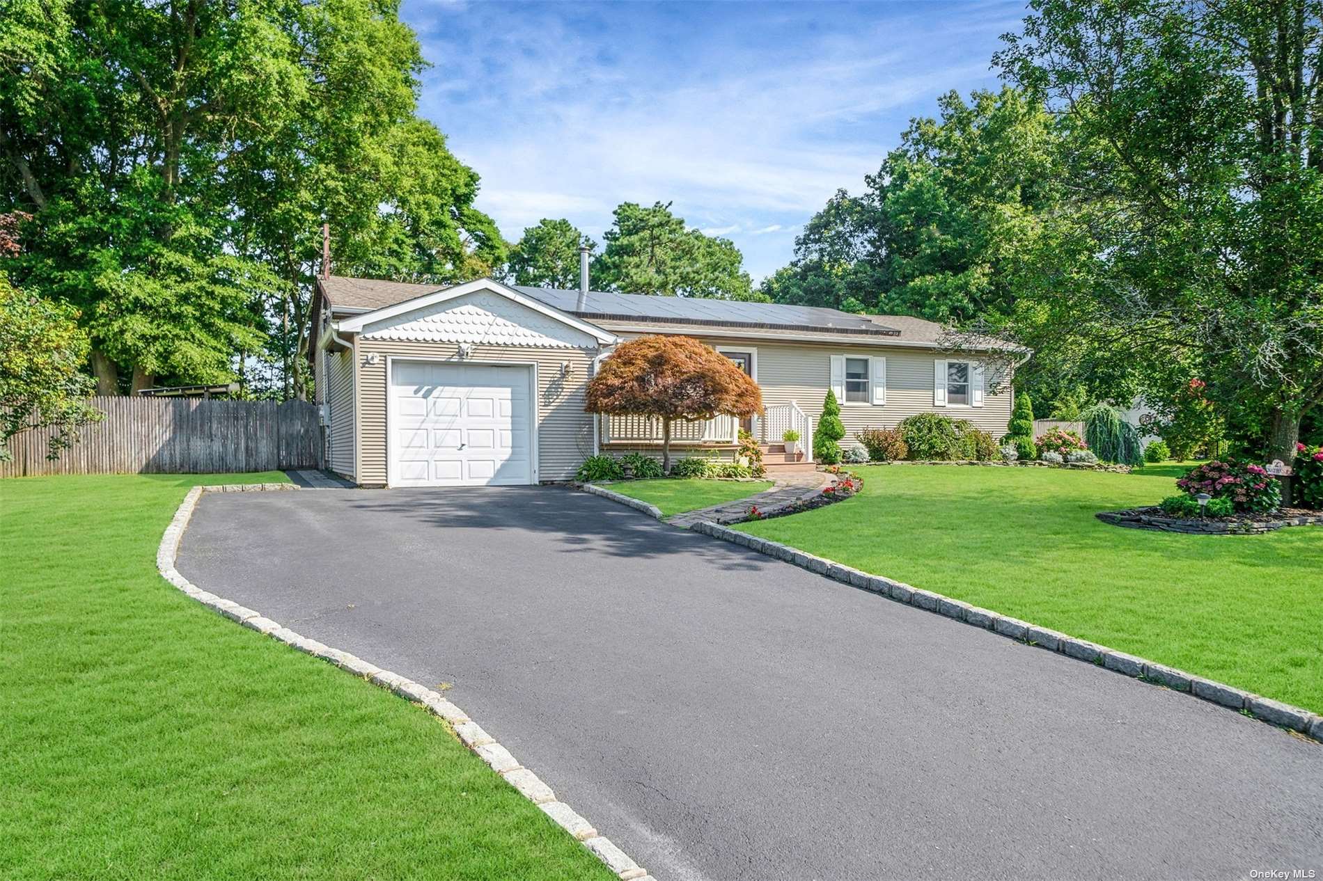 Nathan Dr, Bohemia, NY 11716