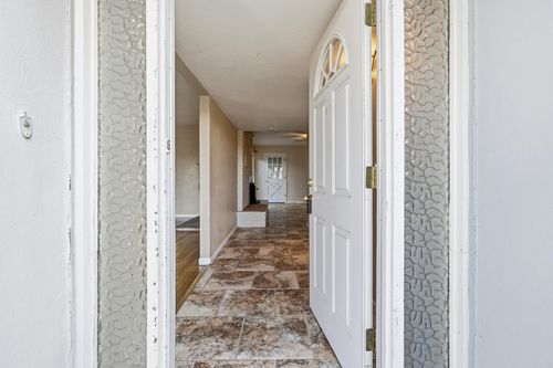 2077 Skyline Dr, Redding, CA, 96001-3017 | Card Image