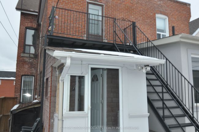 195 Montrose Ave, House attached with 3 bedrooms, 2 bathrooms and null parking in Toronto ON | Image 36