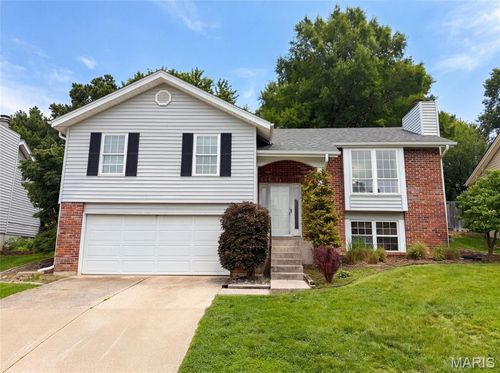 743 Eaglebrooke Dr, Ballwin, MO, 63021-7550 | Card Image
