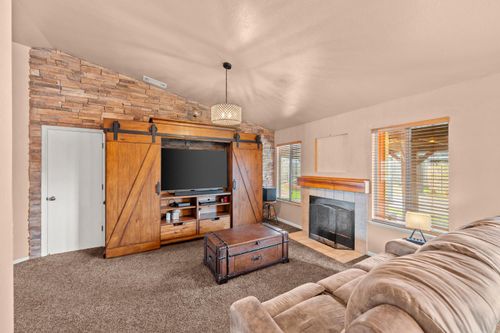 1810 Whispering Oaks Drive, Yuba City, CA, 95991 | Card Image